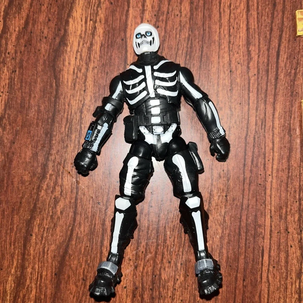 4-inch Fortnite Solo Mode Teknique & Skull Trooper, 2 Pc Wood Building Materials